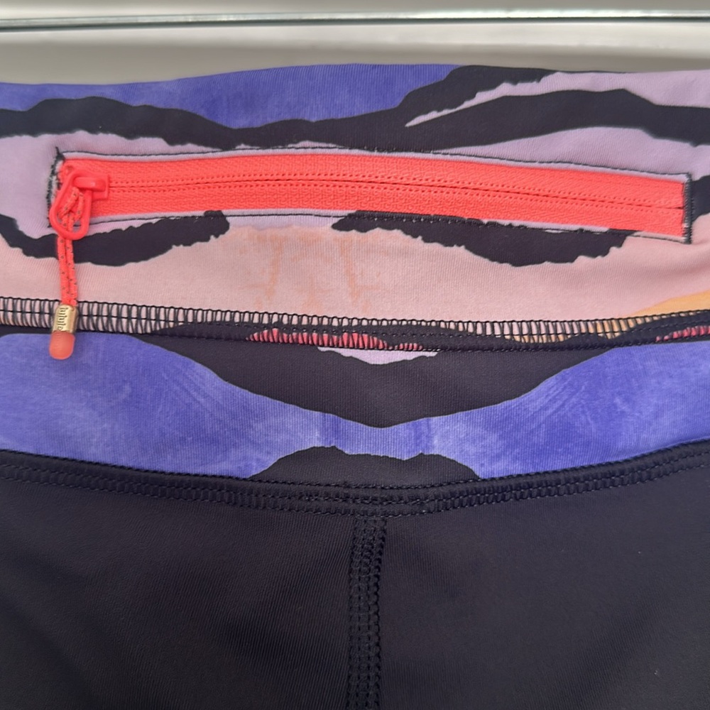 Lululemon Run Inspire Crop II *Block-It Pocket. Black/Bleacher Stripe. Sz 8. - Picture 4 of 16